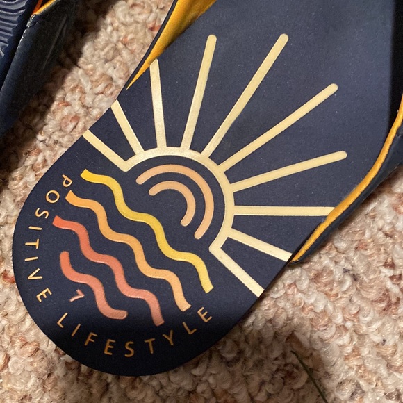 NWOT life is good flip flops - Picture 4 of 5